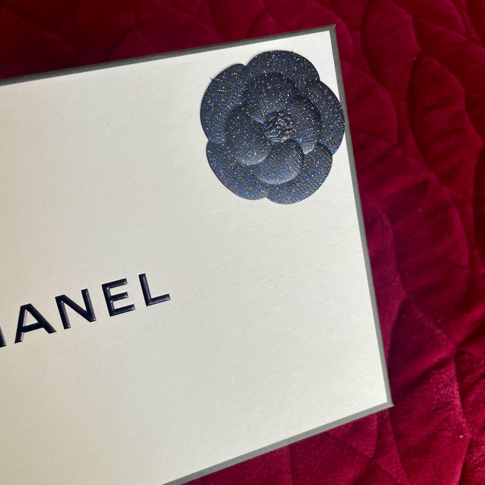 CHANEL Gift Box – Camellia, Sachet & Raffia – 8.5” Luxe Display - Picture 2 of 4
